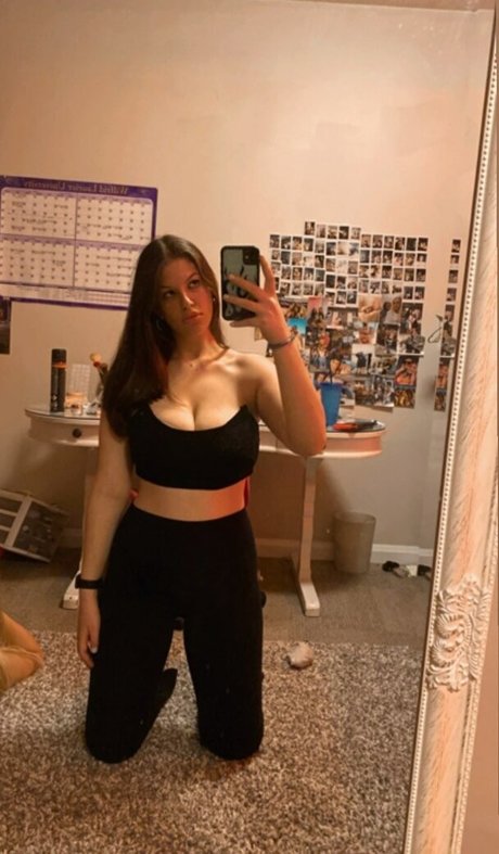 Alana Z Nacktpornos auf OnlyFans