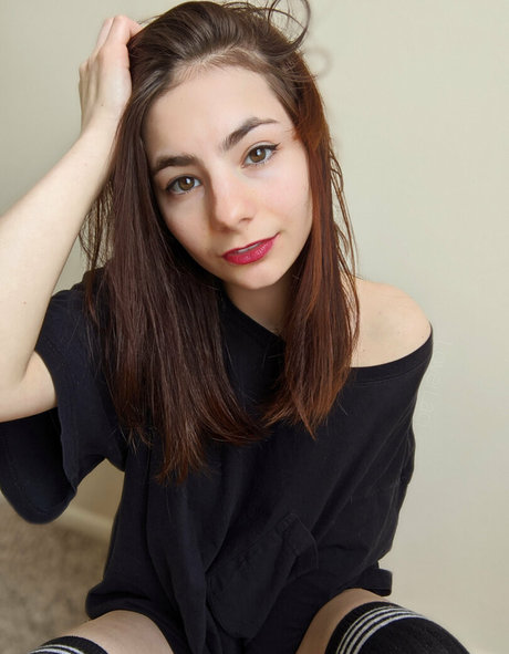 loverlacifree OnlyFans geleakte Brüste