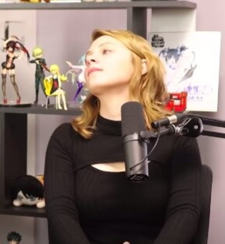 Sydney Poniewaz OnlyFans Model Bilder