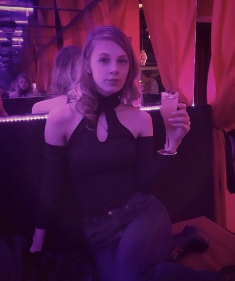 Sydney Poniewaz OnlyFans nackt