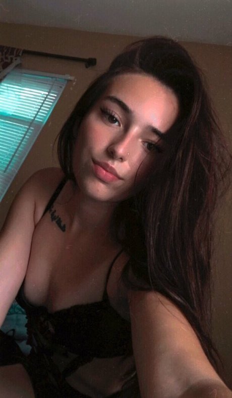 xxxenaxo OnlyFans Striptease