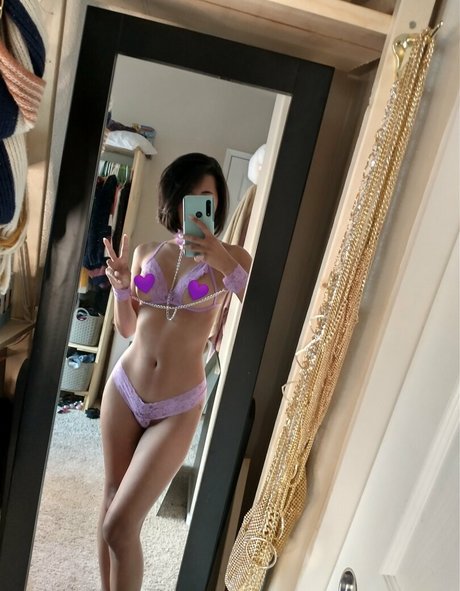 eeebydeeeby OnlyFans Model Fotos