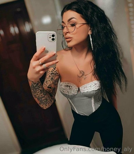 honey aly OnlyFans Inhalte