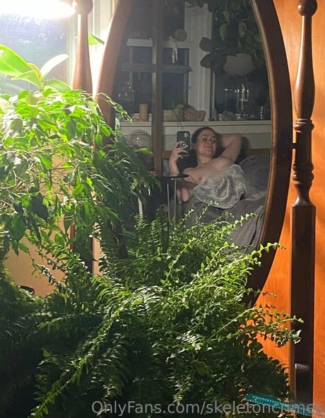 skeletoncrimes OnlyFans schlank