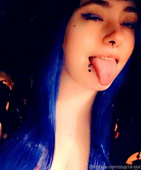 stup1d slut OnlyFans-Bilder