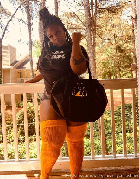 thefamouspeachesandcream OnlyFans Arsch Leak