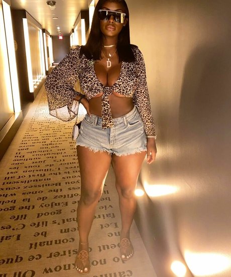 NonnieBaby OnlyFans Strip