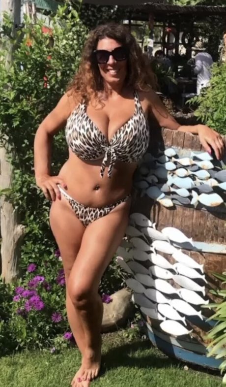 Betty LaRouge Nacktbilder auf OnlyFans