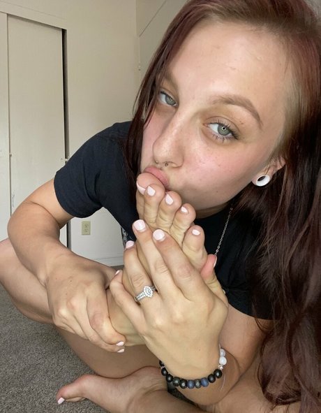 lovelycelestiasfeet OnlyFans Model Fotos