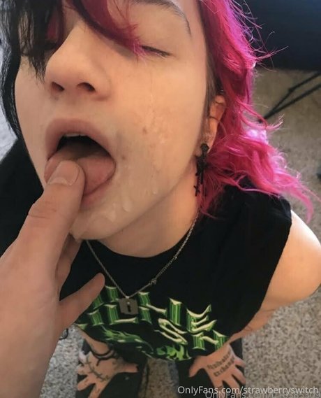 strawberryswitch Nacktbilder OnlyFans Leaks