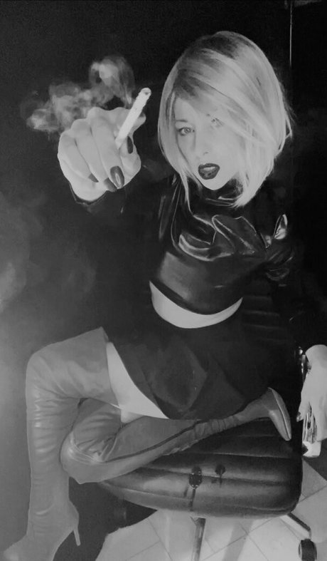 smokingqueenalina OnlyFans Leaks Gratis