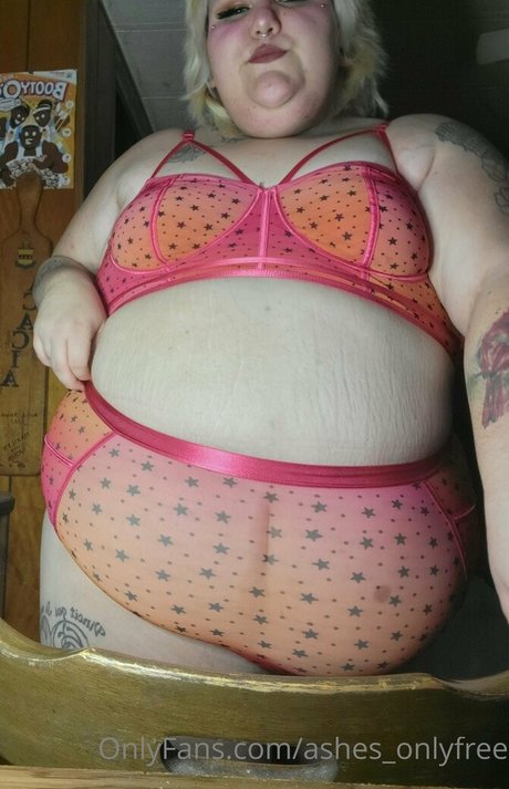 ashes onlyfree Nacktbilder von OnlyFans