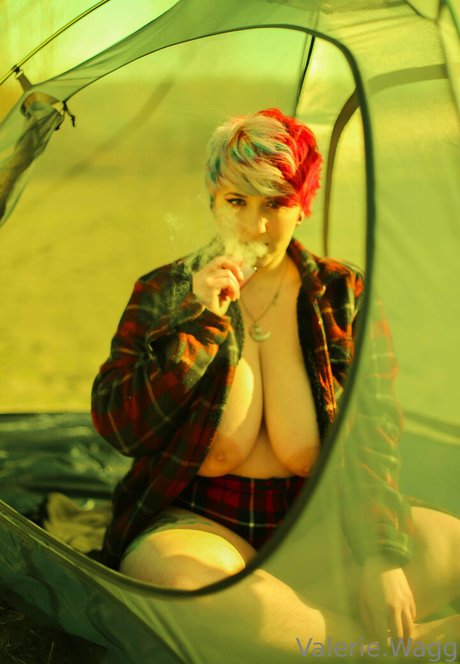 Valerie wagg OnlyFans explizite Inhalte