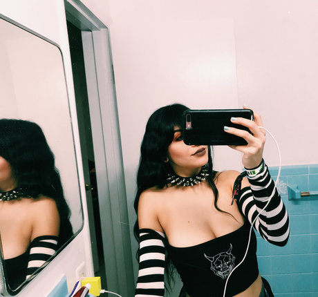 Kami sama Nacktpornos auf OnlyFans