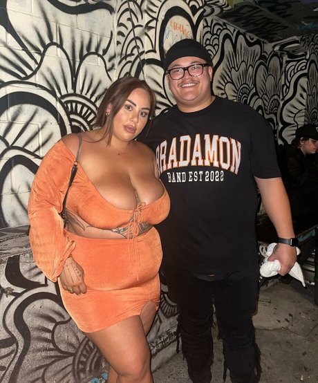 Antonia Waerea Adams Heiße OnlyFans Inhalte