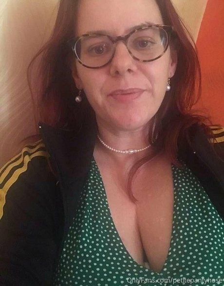 petitepantyhose Leaked OnlyFans Porn