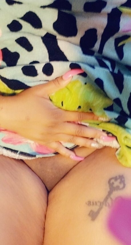 fineapple diva OnlyFans explizite Inhalte