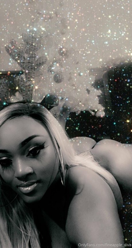 fineapple diva OnlyFans Brüste Bild