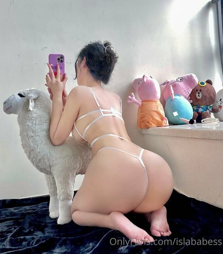 islababess OnlyFans nackte Brüste