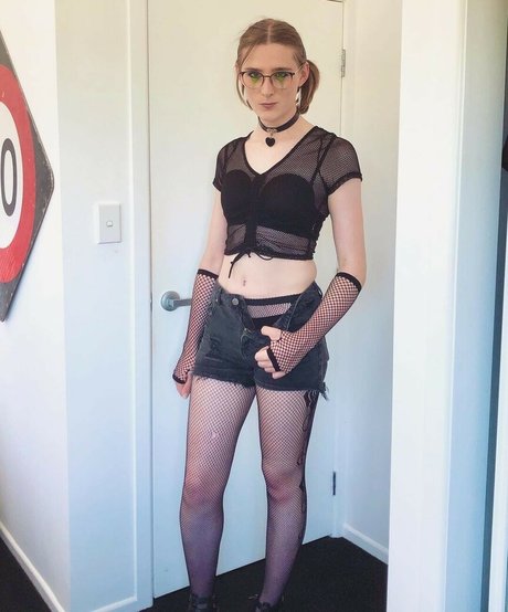 Alice In Wonder1and OnlyFans Leak