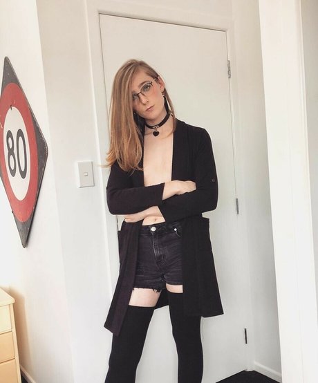 Alice In Wonder1and Nacktbilder von OnlyFans