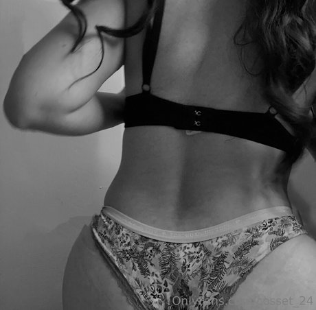 cosset 24 Geleakte OnlyFans-Inhalte