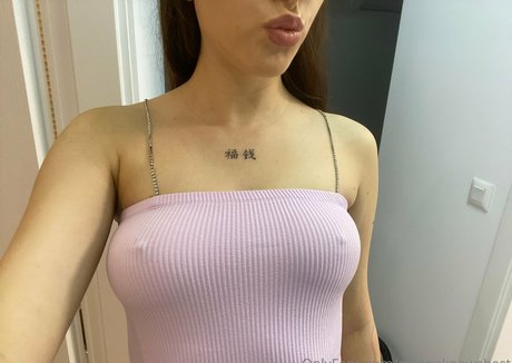 milanaknowsbest OnlyFans Brüste Bild