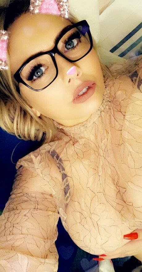 auf onlyfans Aktbilder Selfie