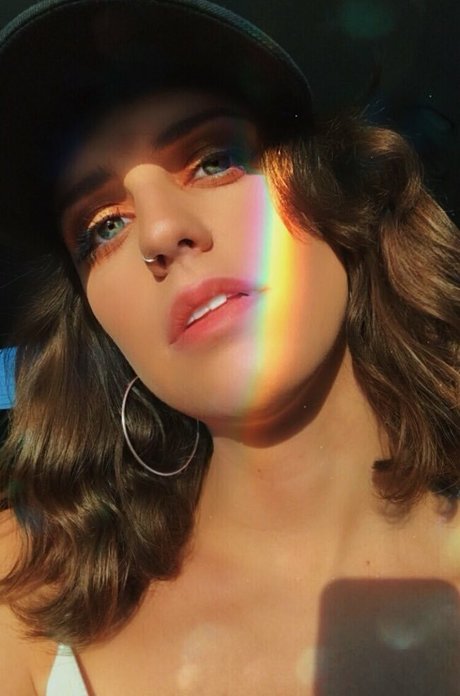 Sophie Sommers Nacktbilder von OnlyFans