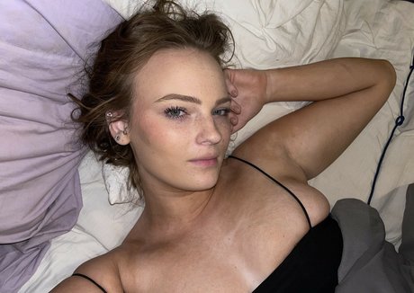 lindsaylohann OnlyFans Lesbisch