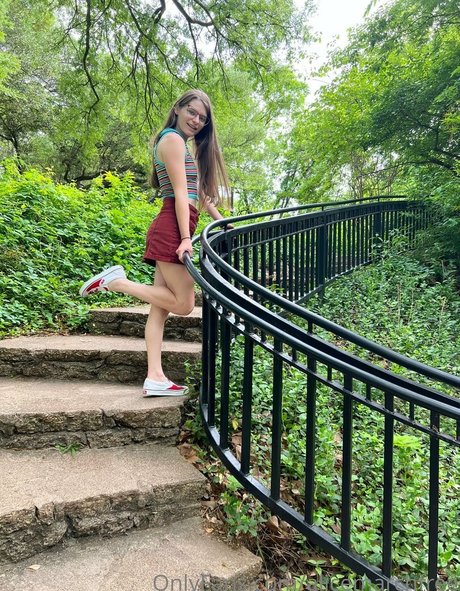 alicemarchfree OnlyFans