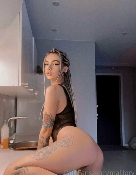 mal lory Nackt auf OnlyFans