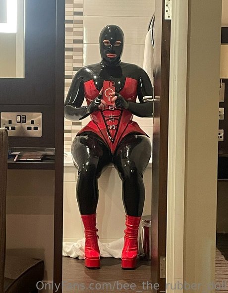 bee the rubber doll Nacktporno OnlyFans