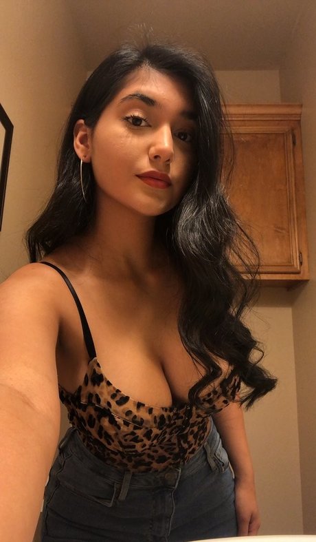 Chloe Medina OnlyFans Model Bilder