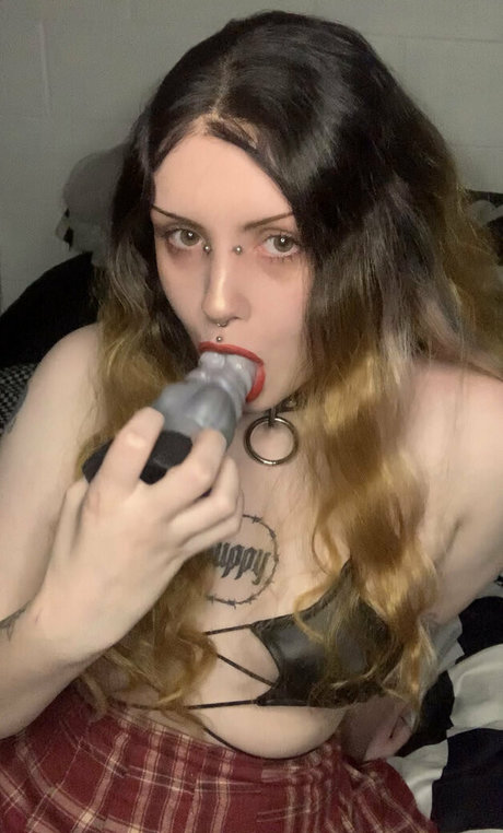 gothbabybrat OnlyFans-Leaks