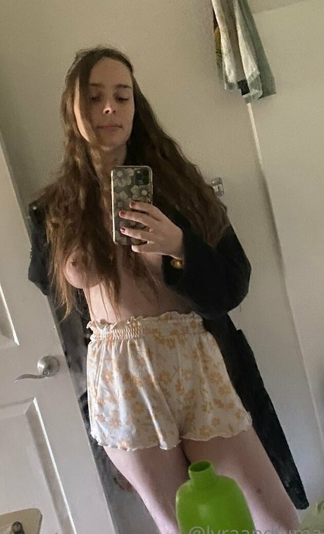 lyraandluma OnlyFans Strip