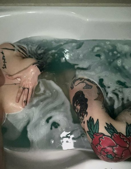 Thotoro OnlyFans Model Bilder