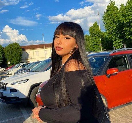 Raxien Oben ohne OnlyFans