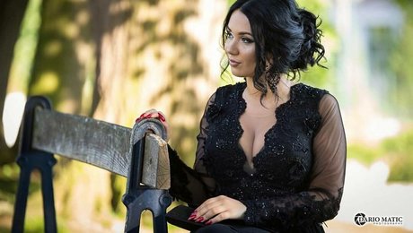 Emina Jahi OnlyFans-Post