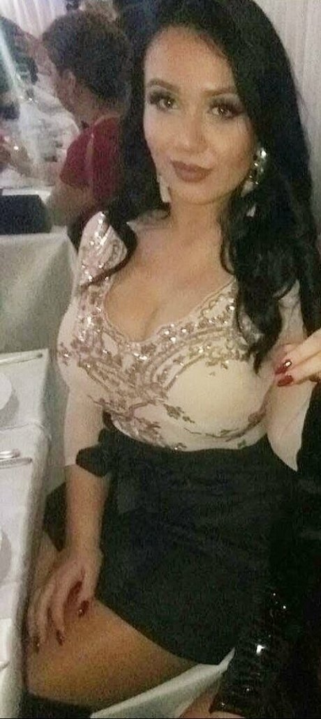 Emina Jahi OnlyFans-Bilder