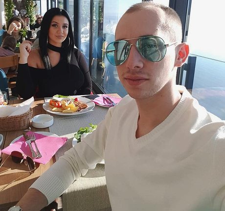 Emina Jahi Brüste OnlyFans