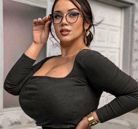 Emina Jahi OnlyFans öffentliche Fotos OnlyFans