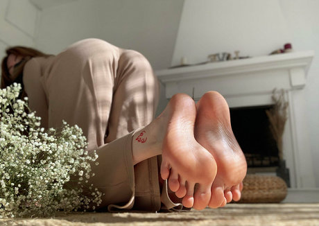 kylie little toes OnlyFans-Bilder