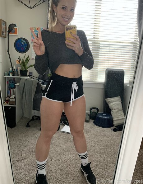 kellygee NurlyFans-Pornos