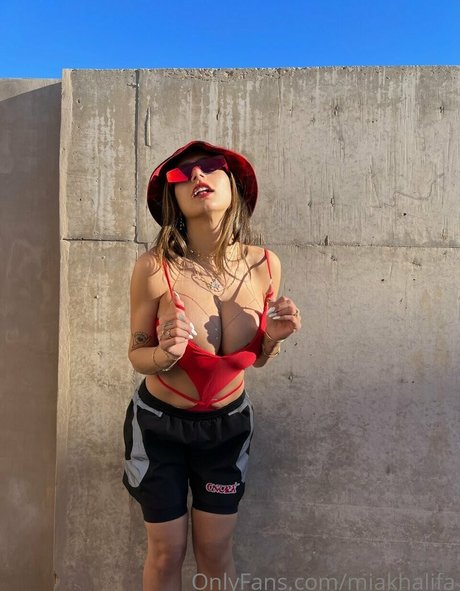 Mia Khalifa Quick model image