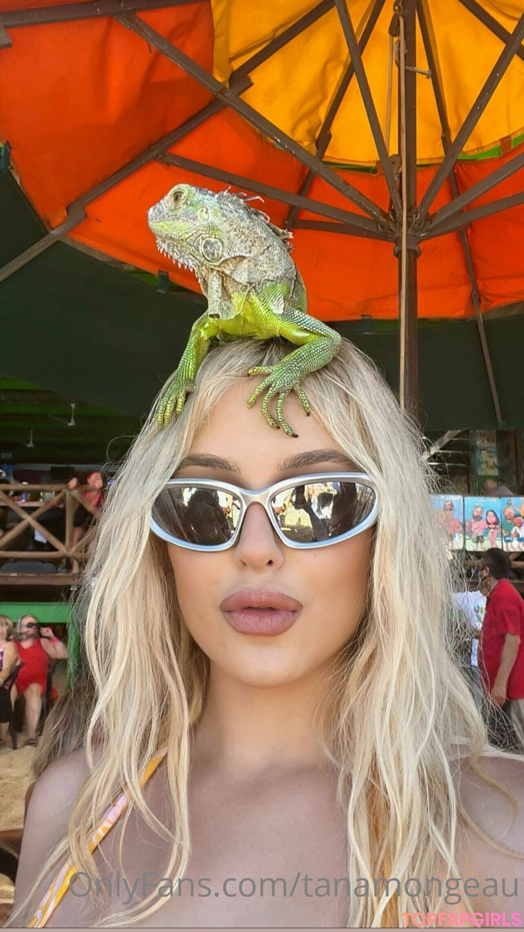 Tana Mongeau star erotic photo