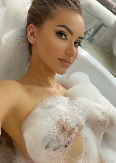 Anella Miller naked pornstar photos