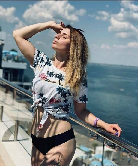 Eleannor Quick model image