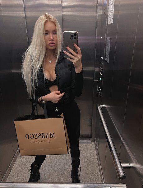 Jull Dolly pornstar adult picture