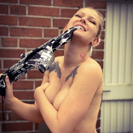 Luna Peruna sex star pics